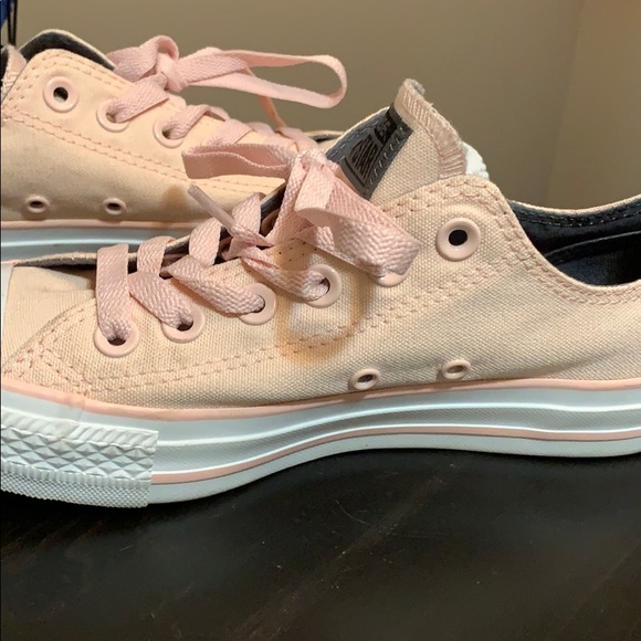 Women’s size 7 Converse shoes Light Pink - Picture 5 of 7